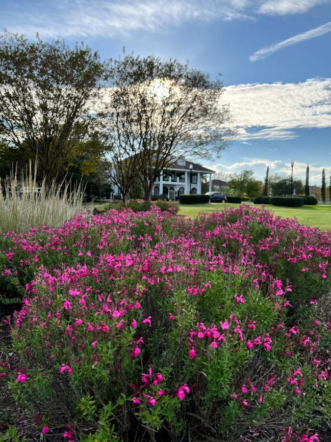 The Plantation House Boutique Inn Pflugerville Esterno foto