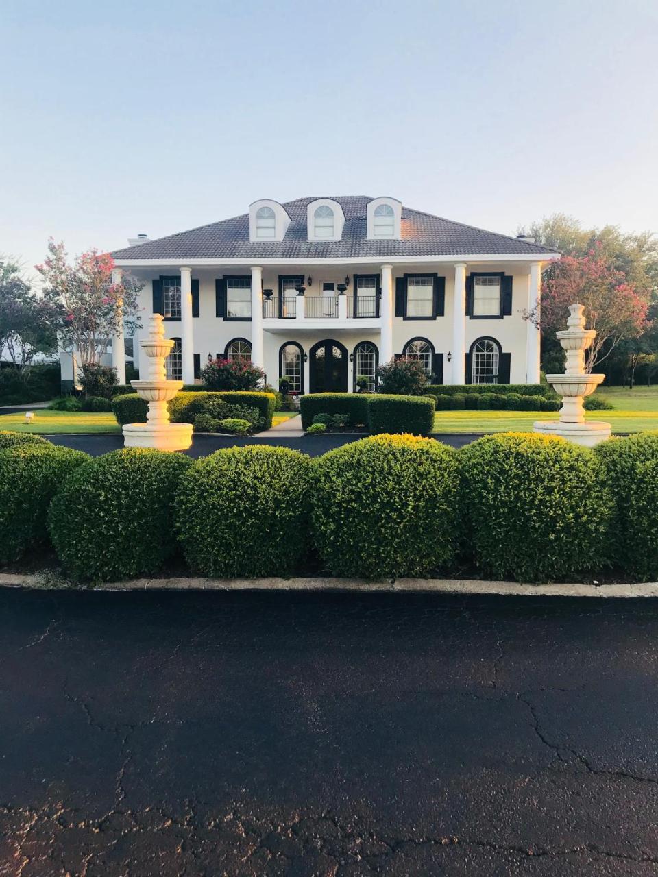 The Plantation House Boutique Inn Pflugerville Esterno foto